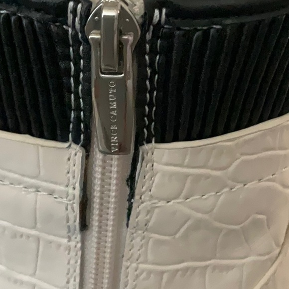 NIB VINCE CAMUTO ERMANIA Boots - Picture 10 of 11